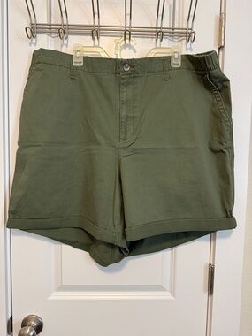 Old Navy Everyday Chino Olive Green High-Rise Casual Shorts 3X